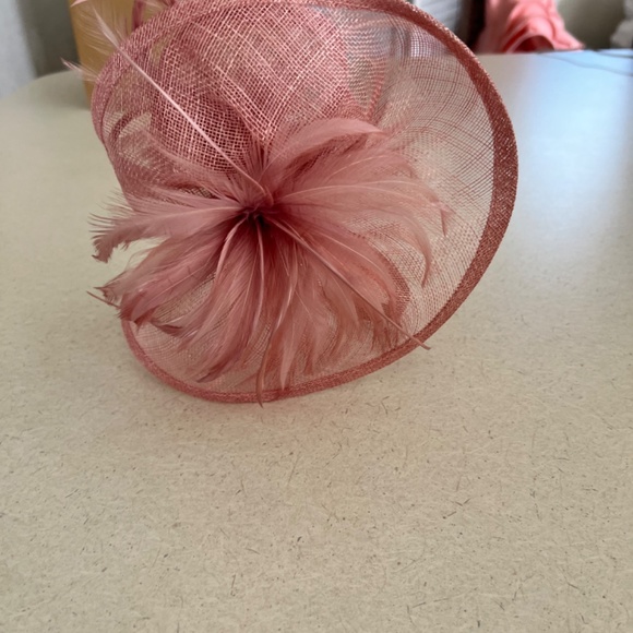 Fascinator Hat.  Dusty Rose. - Picture 2 of 3